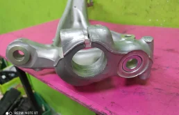 Кулак поворотный правый для Audi A4 2014 года на фотографиях