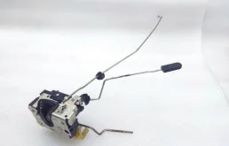 Уплотнитель передней правой двери для Renault Duster 2014 года на фотографиях