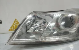 Фары для Skoda Octavia 2004 года на фотографиях