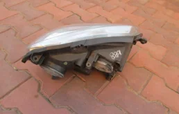 Фара правая для Volkswagen Polo 2007 года на фотографиях