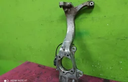 Кулак поворотный левый для Audi A6 2001 года на фотографиях