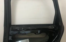 Дверь задняя правая для Volkswagen Touareg 2015 года на фотографиях