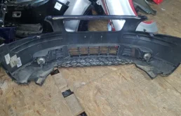 Бампер передний для Volvo S40 2011 года на фотографиях