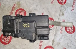 Бачок стеклоомывателя передний для Volkswagen Tiguan 2015 года на фотографиях