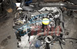 Двигатель без навесного для Renault Duster 2010 года на фотографиях