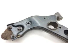 Рычаг передний правый нижний для Toyota RAV4 на фотографиях