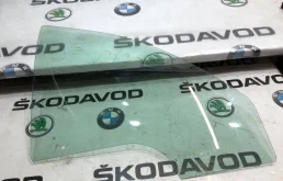 Стекло двери переднее правое для Skoda Octavia 2010 года на фотографиях