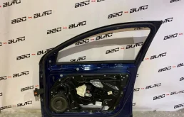 Дверь передняя правая для Volkswagen Passat 2005 года на фотографиях