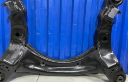 Подрамник двигателя для Audi A6 2008 года на фотографиях