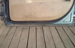 Дверь передняя правая для Volkswagen Touareg 2005 года на фотографиях