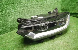 Фары для Volkswagen Passat 2020 года на фотографиях