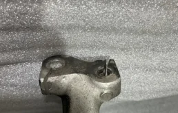 Кулак поворотный правый для Audi A6 2010 года на фотографиях