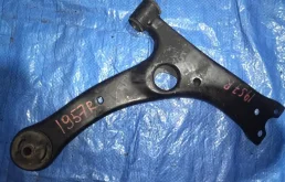 Рычаг передний правый нижний для Toyota Avensis на фотографиях