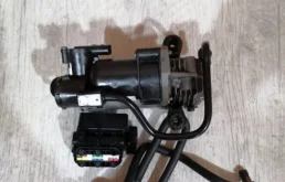 Компрессор пневмоподвески задний для Mercedes-Benz S class 2012 года на фотографиях