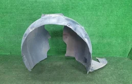 Подкрылок передний правый для Skoda Octavia 2017 года на фотографиях