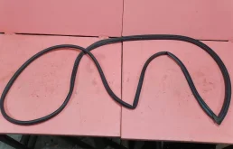 Уплотнитель двери передней левой для Suzuki Grand Vitara 2005-2014