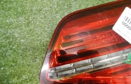 Фонарь внутренний правый для Volkswagen Passat 2019 года на фотографиях