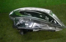 Фара правая для Mercedes-Benz Vito 2016 года на фотографиях