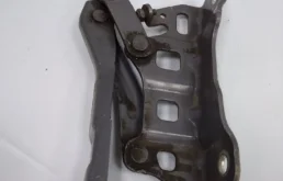 Крепление петли капота для Hyundai Tucson на фотографиях