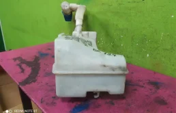 Бачок стеклоомывателя задний для Volkswagen Passat 2010 года на фотографиях