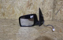 Стекла и зеркала для Nissan X-Trail 2006 года на фотографиях