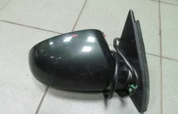 Стекла и зеркала для Volkswagen Passat 2006 года на фотографиях