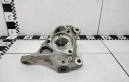 Кулак поворотный правый для Skoda Octavia 2020 года на фотографиях