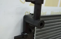 Радиатор охлаждения ДВС для Hyundai Tucson 2005 года на фотографиях