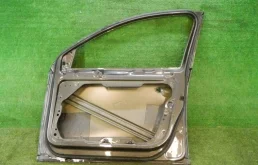 Дверь передняя правая для Volkswagen Passat 2011 года на фотографиях