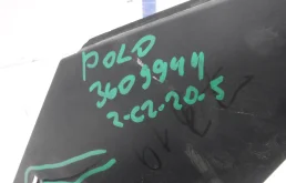 Стекла и зеркала для Volkswagen Polo 2019 года на фотографиях
