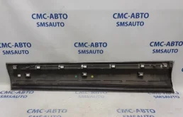 Молдинг двери передний правый для Volkswagen Touareg 2006 года на фотографиях