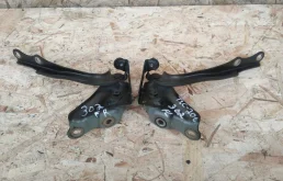 Петля капота правая для Toyota Land Cruiser 2008 года на фотографиях