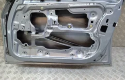 Дверь передняя правая для BMW 3er 2006 года на фотографиях