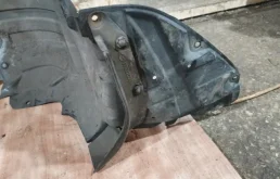 Подкрылок передний правый для Mazda CX 5 2011 года на фотографиях