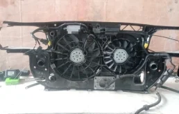 Панель радиатора (телевизор) для Audi A4 2006 года на фотографиях