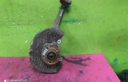 Кулак поворотный левый для Audi A6 2012 года на фотографиях