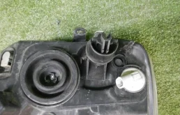 Фара ксенон левая для Renault Logan 2008 года на фотографиях