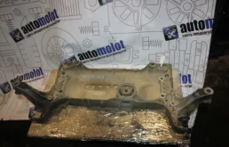 Подрамник двигателя для Volkswagen Tiguan 2010 года на фотографиях