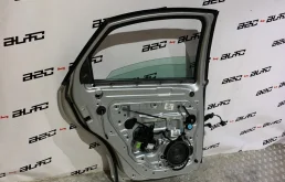 Дверь задняя левая для Volvo S40 2006 года на фотографиях