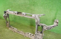 Панель радиатора (телевизор) для Kia Cerato 2015 года на фотографиях