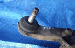 Рычаг передний левый нижний для Nissan X-Trail 2000 года на фотографиях