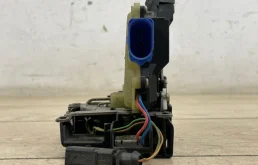 Замок двери задней правой для Volkswagen Touareg 2003 года на фотографиях