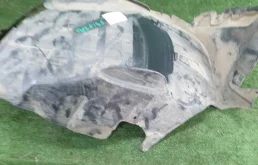 Подкрылок передний левый для Mercedes-Benz M class 2014 года на фотографиях