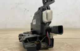 Замок двери задней правой для Volkswagen Touareg 2003 года на фотографиях