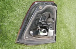 Фонарь внутренний левый для Toyota Land Cruiser 2008 года на фотографиях