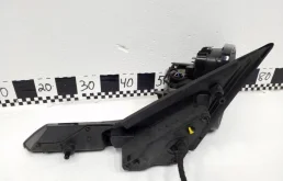 Стекла и зеркала для Land Rover Discovery 2018 года на фотографиях