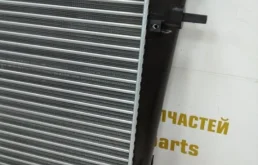 Радиатор охлаждения ДВС для Hyundai Tucson 2005 года на фотографиях