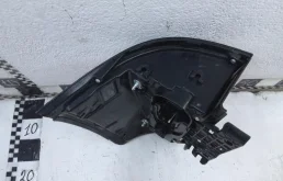 Фонарь внешний левый для Toyota Land Cruiser 2020 года на фотографиях