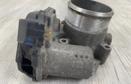 Дроссельная заслонка для Audi A4 2012 года на фотографиях