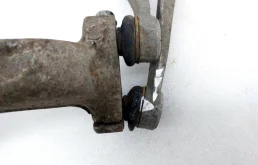 Кулак поворотный левый для Audi A6 2013 года на фотографиях